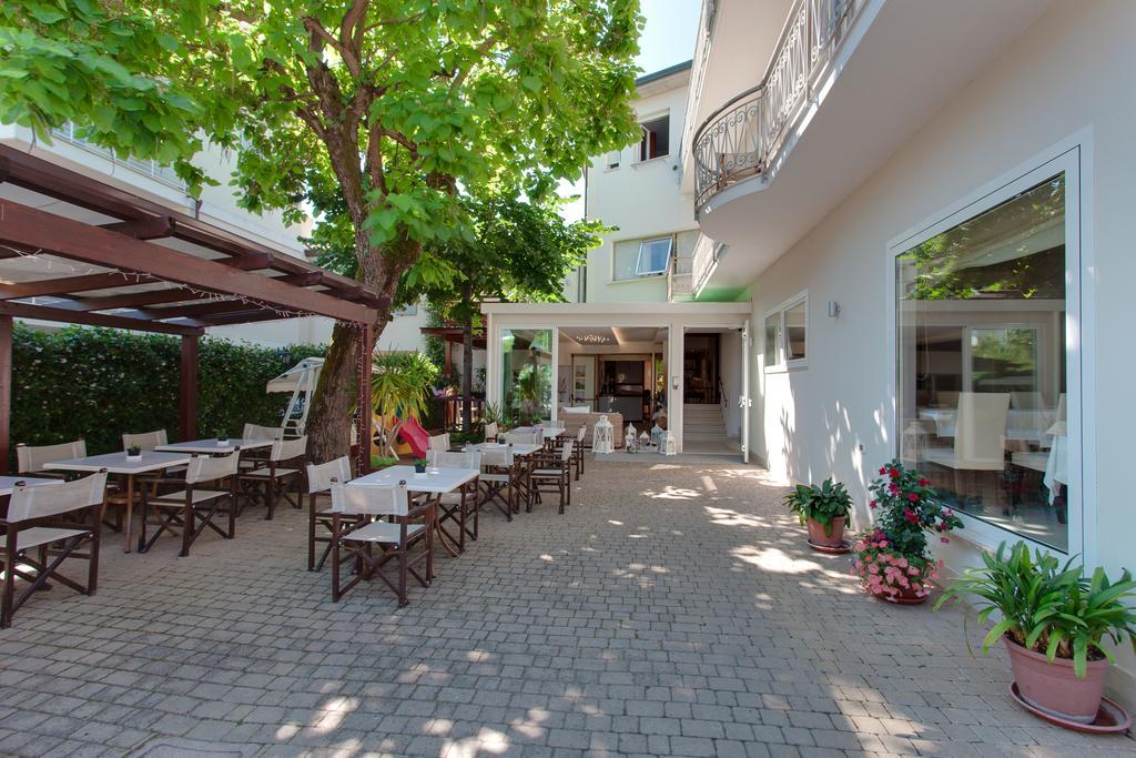 Airone Cervia B&B Camere E Appartamenti Exterior photo